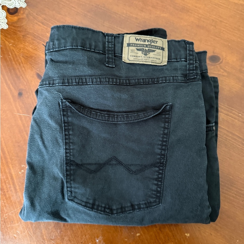 Wrangler Men's Relaxed Fit Black Jeans